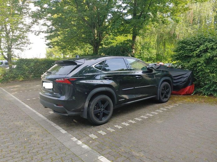Stellplatz für PKW und Zweirad