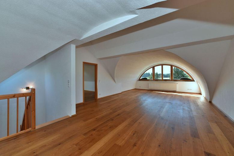 Ampiezza su due livelli – esclusiva maisonette con terrazza sul tetto e vista panoramica – Foto 10