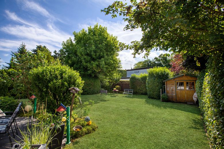 Kusursuz bağlantıya sahip, yeşillikler içinde sakin yaşam hayali – Herrlicher Garten