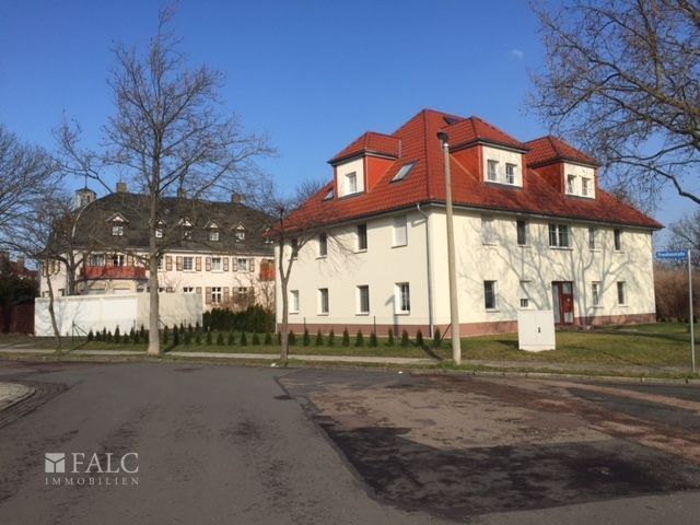 Kapitalanlage am Industriestandort * Mehrfamilienhaus mit Garagen * kein Leerstand – Außenansicht