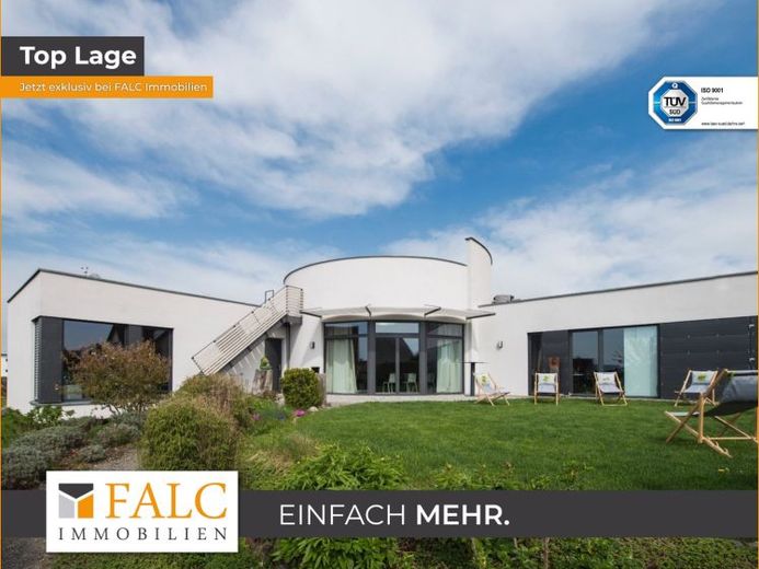 Einzigartige Architektur trifft auf Naturidylle: Haus mit runden Akzenten – Foto 1