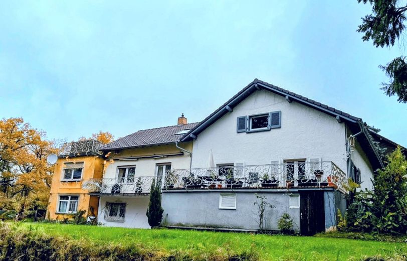 Schöne Wohngebäude mit zwei Wohnhäusern in Kaiserslautern-Erlenbach zum Verkauf – Außenansicht