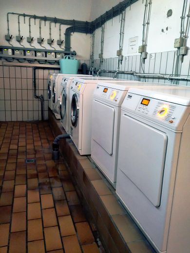 Freies Apartment auf dem Olympia-Einkaufszentrum, provisionsfrei von privat – Waschraum