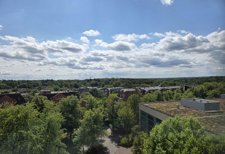 Lichtdurchflutete 3-Zimmer-Wohnung im 7. OG über dem AEZ mit spektakulärem Hamburg-Blick und Loggia! – Spektakulärer Hamburg-Blick