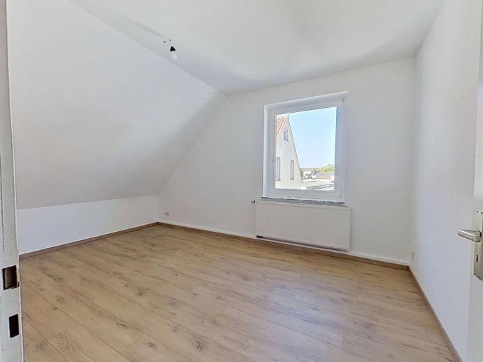 Appartement 3 pièces confortable avec salle de bains avec baignoire à Bielefeld-Mitte – Schlafzimmer II