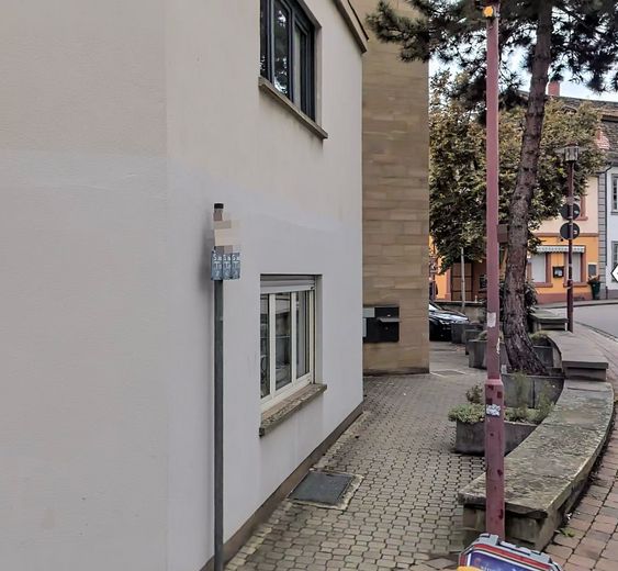 Attraktive Gewerbefläche im Herzen von Wachenheim an der Weinstraße (8,58 pro m2) – Außenbereich Stühle, Fahrad