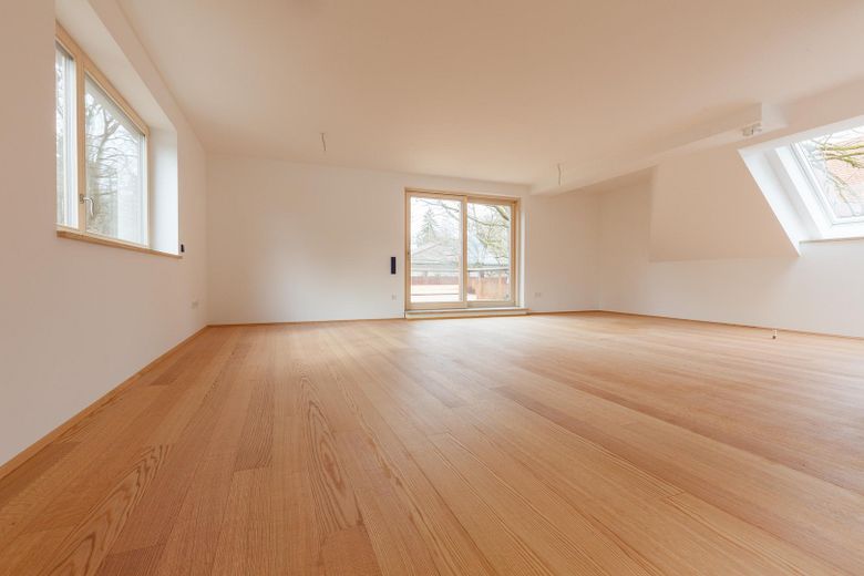 Helle ruhige Wohnung im Park mit großem Süd-West-Nord-Balkon – Wohn- und Küchenbereich