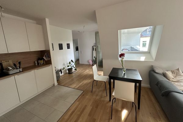 Moderne Neubauwohnung mit Loggia & Einbauküche