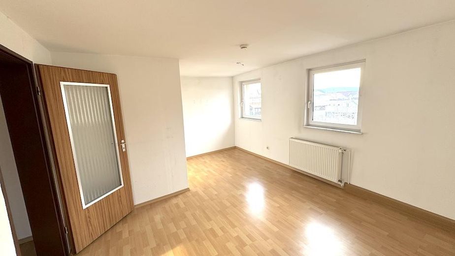 Fachwerk trifft Sandstein: Ein Haus mit Charakter und großzügigem Raumangebot – 1.OG Wohnzimmer