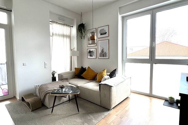 Modern 3-room apartment with 2 balconies, high ceilings and more.
