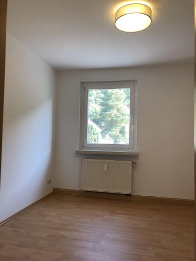 Verfügbarkeit ab 15.09.2026 – Charmante, teilmöblierte 2-Zimmer-Wohnung mit Westbalkon – Schlafzimmer