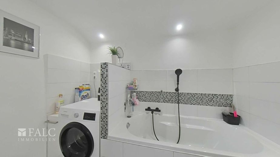 Großzügiges Einfamilienhaus mit viel Platz in Leutesdorf – EG-Badezimmer