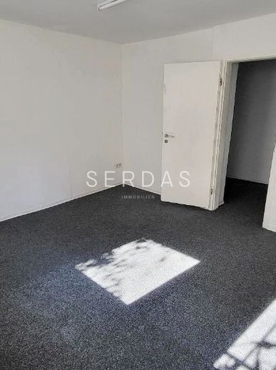 3 vermietete Wohnungen im Paket | ca. 7 % Rendite | ohne Rücklagen | für erfahrene Investoren – Wohnzimmer EG