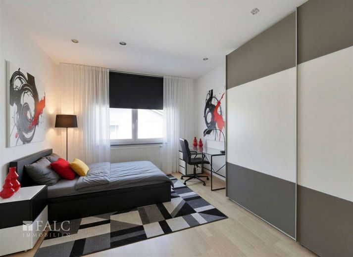 96 m² Wohnkomfort: Helle 4-Zimmer-Wohnung mit Balkon und Extras – Schlafzimmer - (KI generiert)