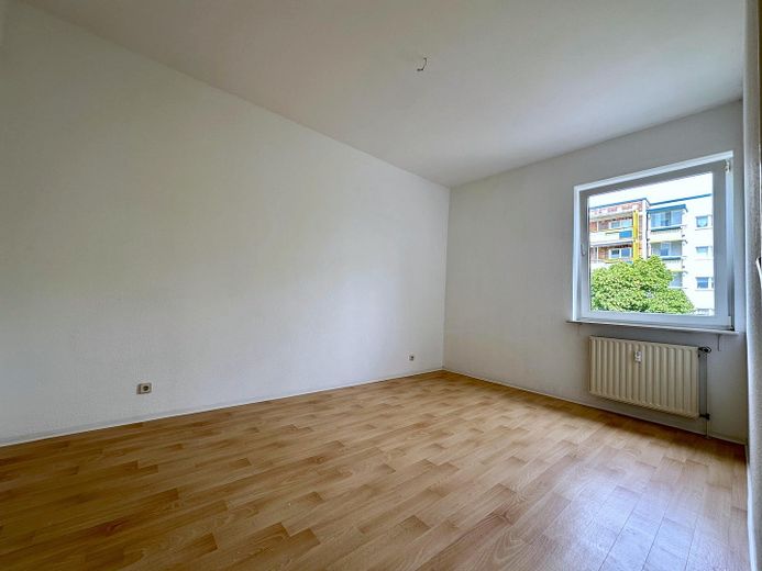 Jasne 2-pokojowe mieszkanie z windą, parkingiem podziemnym i widokiem na park – Schlafzimmer