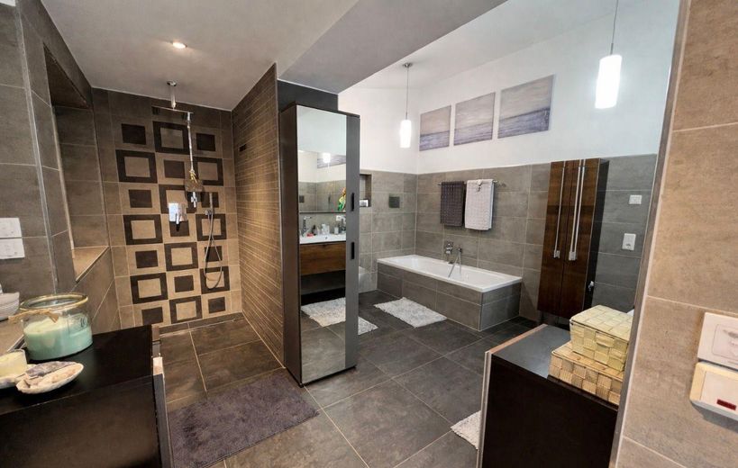 Top modernisierte Doppelhaushälfte mit ELW in Eberbach – Foto 3