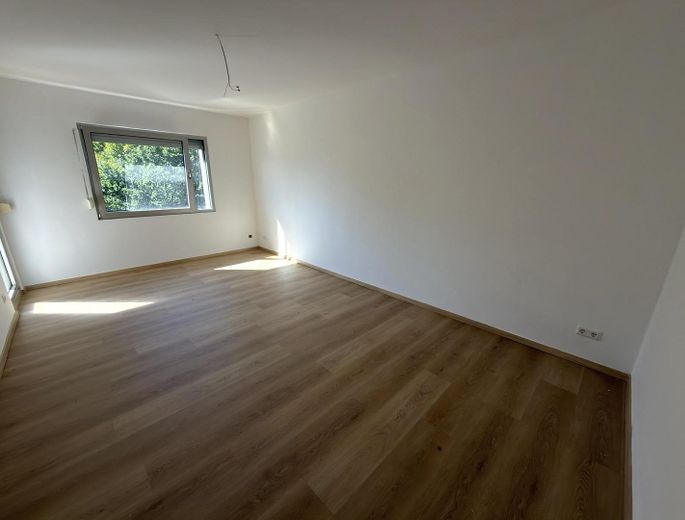 Modern sanierte 3-Zimmer-Wohnung mit Balkon in beliebter Lage in Weitmar Mark – Wohnzimmer