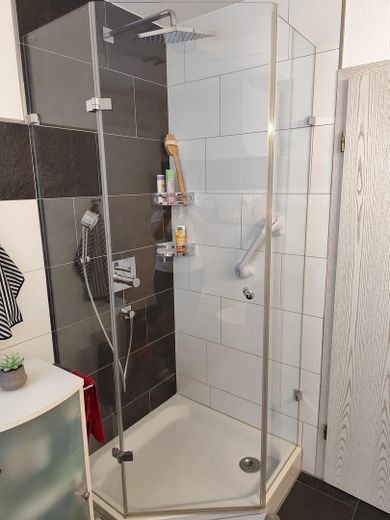 Exklusives Familienparadies mit Wellness-Faktor nahe Düsseldorf – Dusche 1.OG