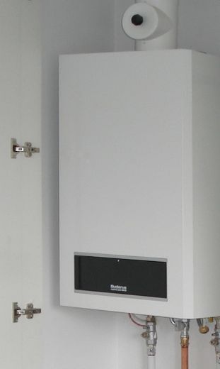 Lichtdurchflutetes Single-Schatzkästchen: Gehobene DG-Wohnung mit Balkon – GAS - ETAGENHEIZUNG