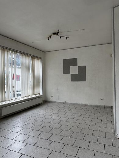 Lokal handlowy o powierzchni 95 m² z dużą witryną i potencjałem klientów z ulicy | Atrakcyjny bonus na remont! – Verkaufsfläche