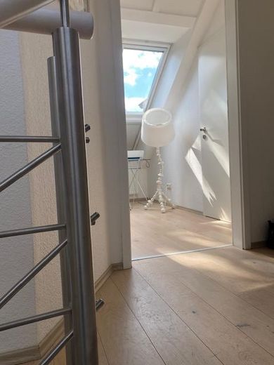 Helle Maisonette in Berlin-Frohnau, 3,5 ZKB, umlaufende Dachterasse, Teilgewerbe möglich! – Charmante Galerie oben