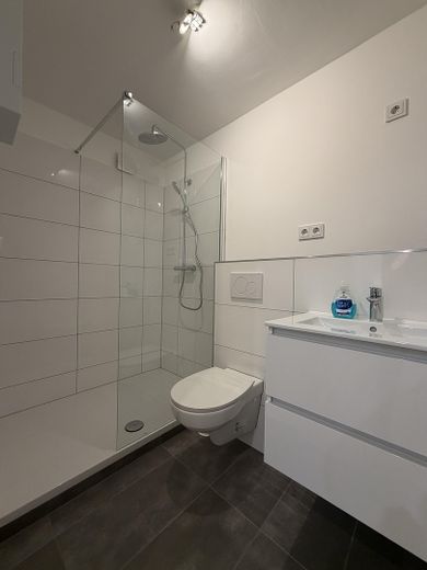 🏡 Отдельно стоящий, капитально отремонтированный мини-домик с террасой — в центре и в абсолютно тихом месте в Вуппертале – Фото 5