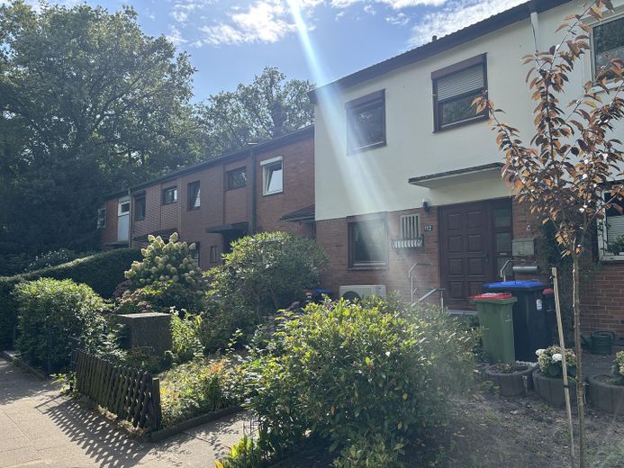 Gemoderniseerde rijwoning met warmtepomp, energielabel B en garage, zonder courtage – Foto 1
