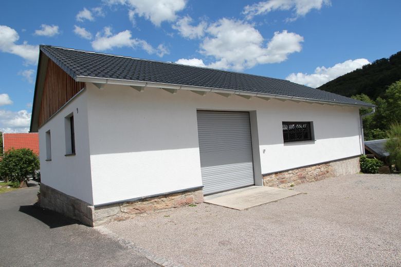 Mehrgenerationen - Hof mit 4 separaten Wohnungen – Garage gür 3 Fahrzeuge
