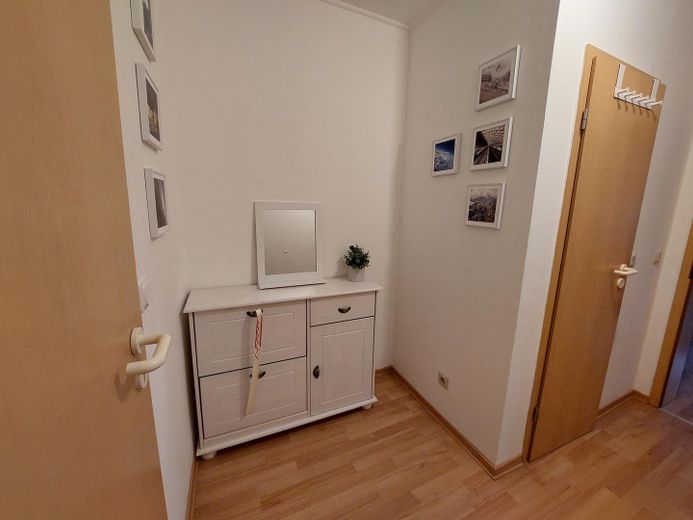 Eigennutzer aufgepasst: Helle, neuwertige Eigentumswohnung in Differten zu verkaufen! – Eingangsbereich