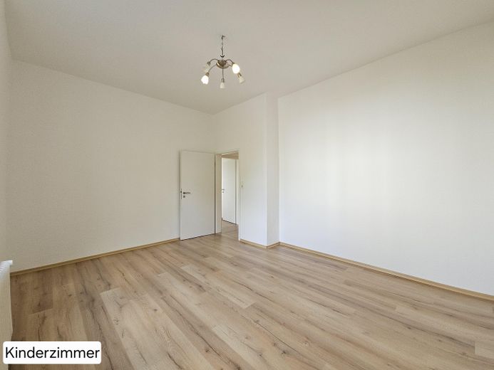 Frisch renovierte 3-Zimmer-Wohnung mit neuem Laminatboden in ruhiger & zentraler Lage – Foto 7
