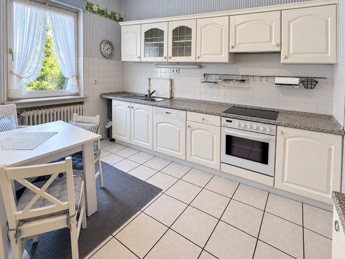 4-room terraced house with garden and garage in Diepholz – commission-free – Küche mit Fenster