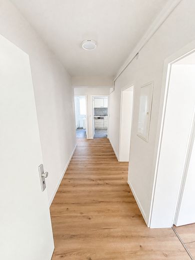 Investimento: appartamento di 3 locali completamente ristrutturato | affittato a studenti in condivisione | rendimento ~5% | Wiesbaden Mitte – Foto 3