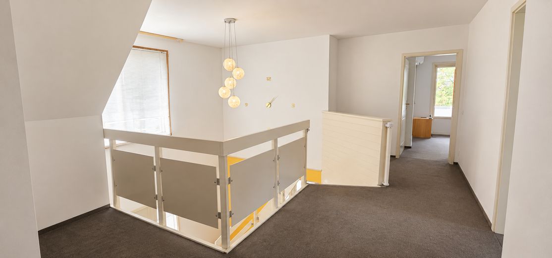 Exklusives Landhaus mit 255 m² Wohnfläche auf 1.600 m² Traumgrundstück im Taunus – Flur Obergeschoss