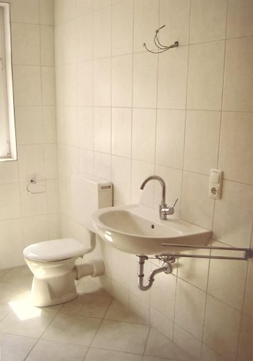 منزل عائلي ساحر مع شرفة واستوديو واسع – Badezimmer I. OG