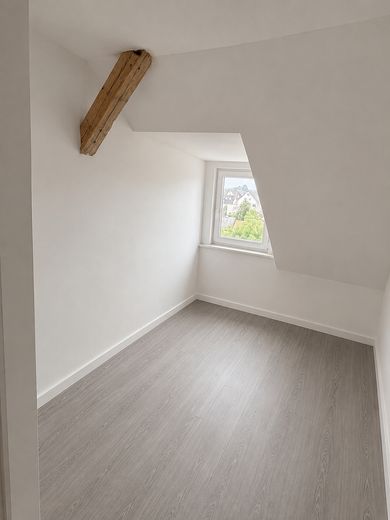 Gemütliche 3-Zimmer-Wohnung (100m²) mit Wohnküche und tollem Ausblick – Büro/WG Zimmer (visualisiert)