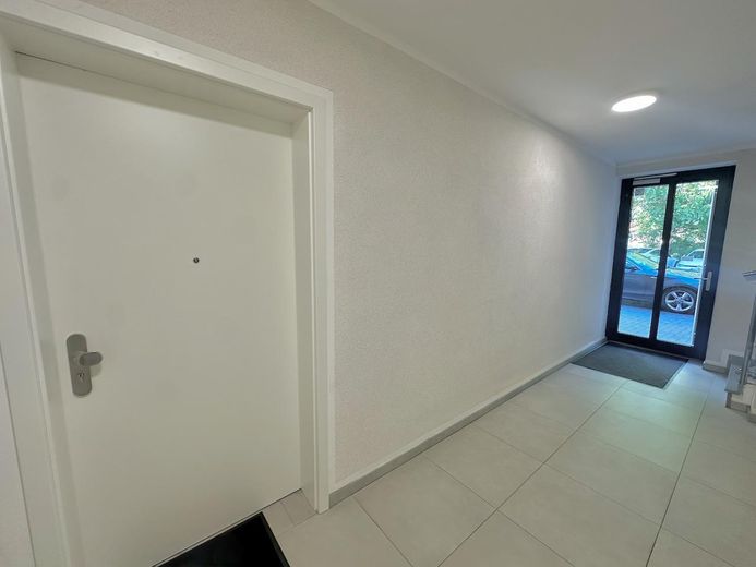 Moderno piso de 3 habitaciones en planta baja con jardín, eficiencia energética A+ – Treppenhaus