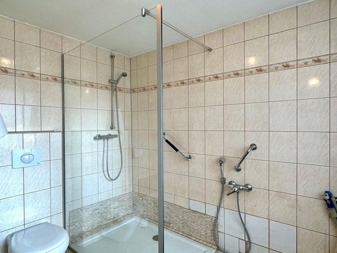 HORN IMMOBILIEN ++ kleines Einfamilienhaus in zentraler Lage in Ducherow – Badezimmer
