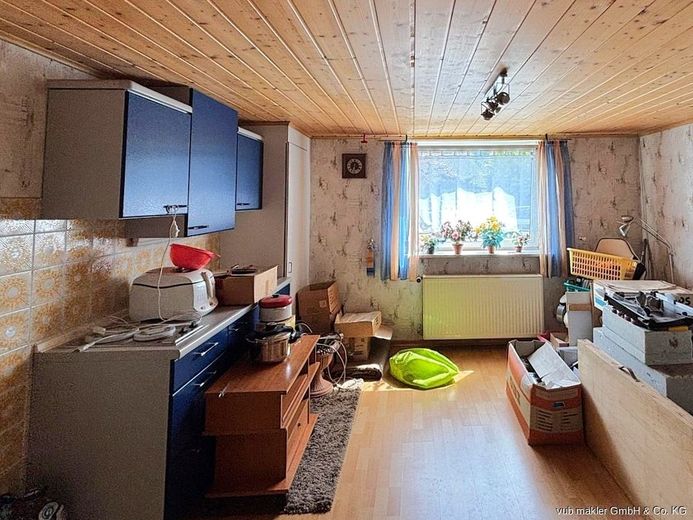 Ruhig gelegenes Einfamilienhaus mit Einliegerwohnung und großem Grundstück in Oberkotzau – VUB0002472-12