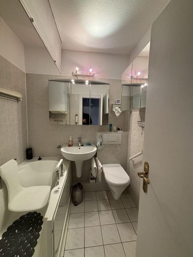 2-Zimmer Wohnung mit Balkon und Stellplatz – Bad