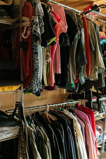 Landhaus Generationenhof mit bis zu 10 ha Land und Bachlauf – Weiteres Zimmer Ankleide