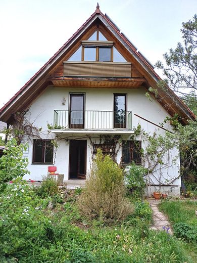 Charmantes Haus auf großem Grundstück in München Pasing – vom Garten aus