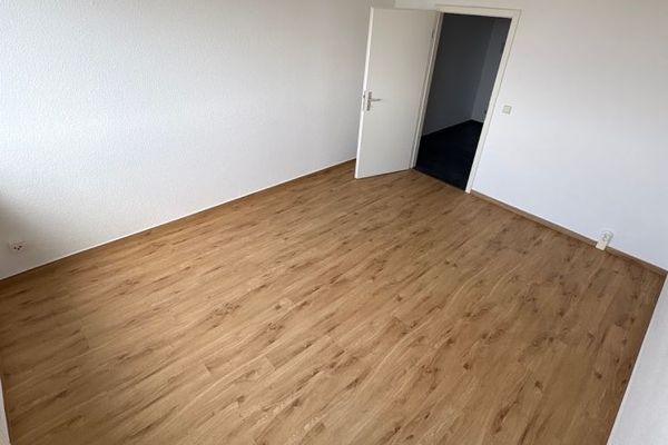 1- Zimmer Wohnung ab sofort - 1010 - Woldegker Straße 30