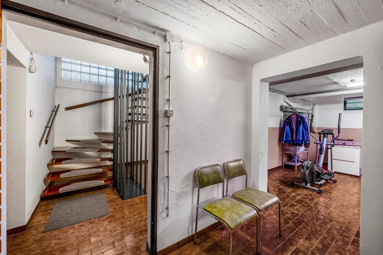 Kellerzugang über Treppenhaus