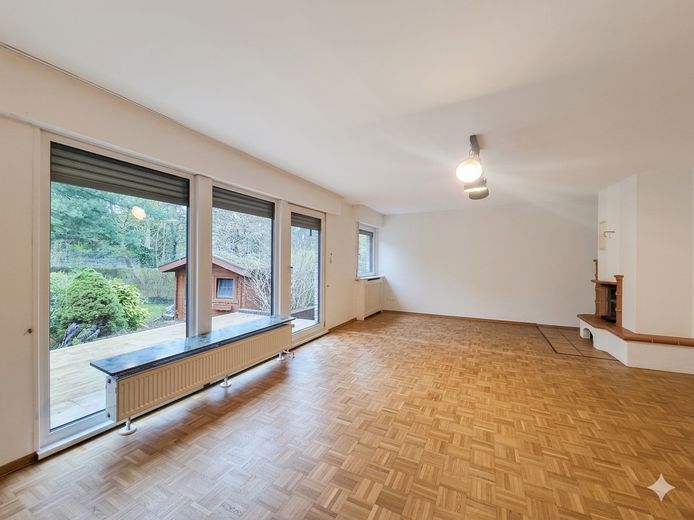 Wohnzimmer mit Kamin