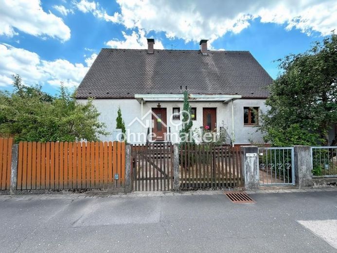 Doppelhaus mit 2 Doppelhaushälften * in Feucht – Foto 1