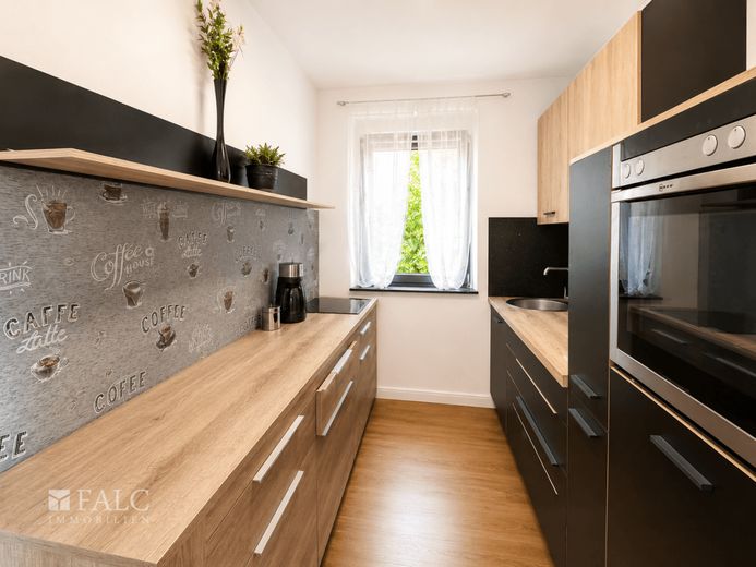 Modernisiertes Wohnhaus mit Einliegerwohnung, Smart Home, PV-Anlage und Feldrandlage – Küche Einliegerwohnung