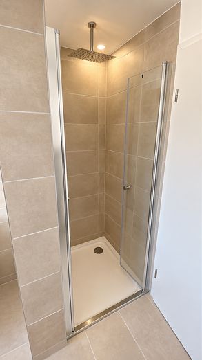 Bahçeli, güneş alan 4 odalı daire – Dusche