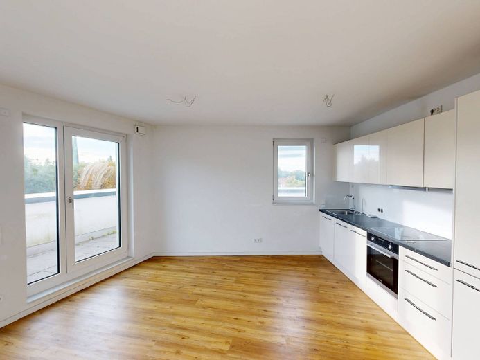 RÊVE DE NEUF : Appartement exclusif de 3 pièces avec cuisine équipée et grande terrasse sur le toit à Langenhorn – Ansicht I: Wohn- und Esszimme…