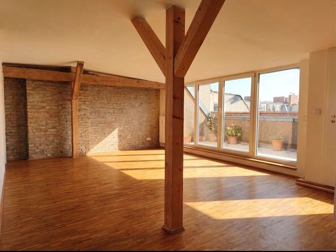 Befristet: Möblierte Wohnung mit Wohnküche und Balkon – Foto 1