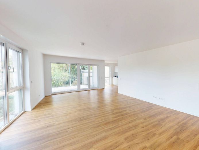 Lichtdurchflutete 3-Zimmer-Wohnung mit EINBAUKÜCHE, BALKON und 2 Bädern – Ansicht I: Wohn- und Esszimme…